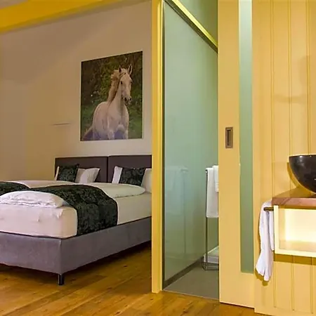 מלון Patio 4*